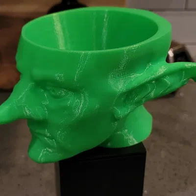 Chậu cây đầu goblin với lỗ thoát nước