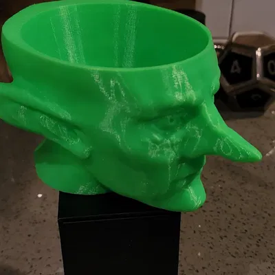 Chậu cây đầu goblin với lỗ thoát nước