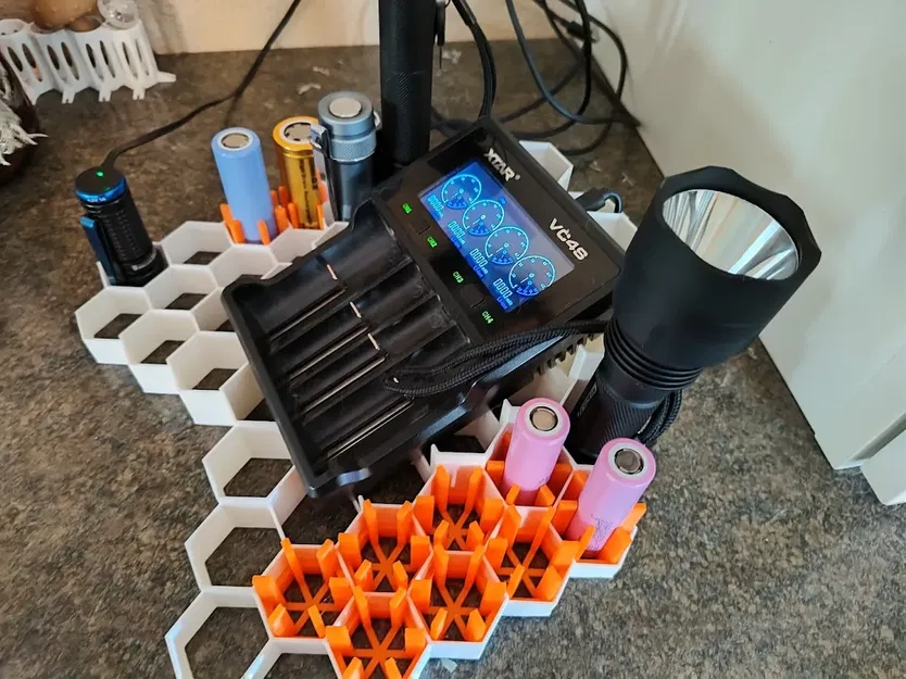 Trạm sạc và lưu trữ pin cho nhiều loại pin khác nhau - Image 3