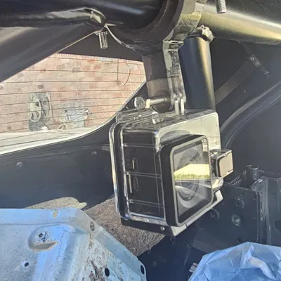 Kẹp camera hành động cho thanh cuộn Hard Dog trong Miata