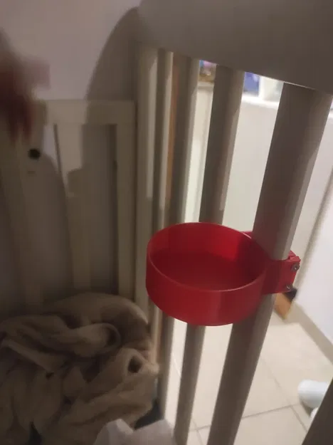 Giá đỡ bình sữa cho cũi trẻ em - Image 1