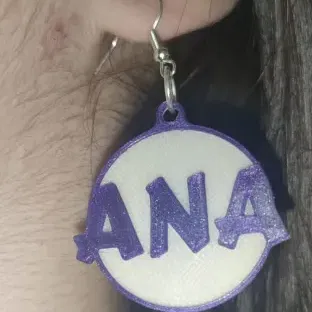 Khuyên tai cá nhân hóa với tên tùy chỉnh