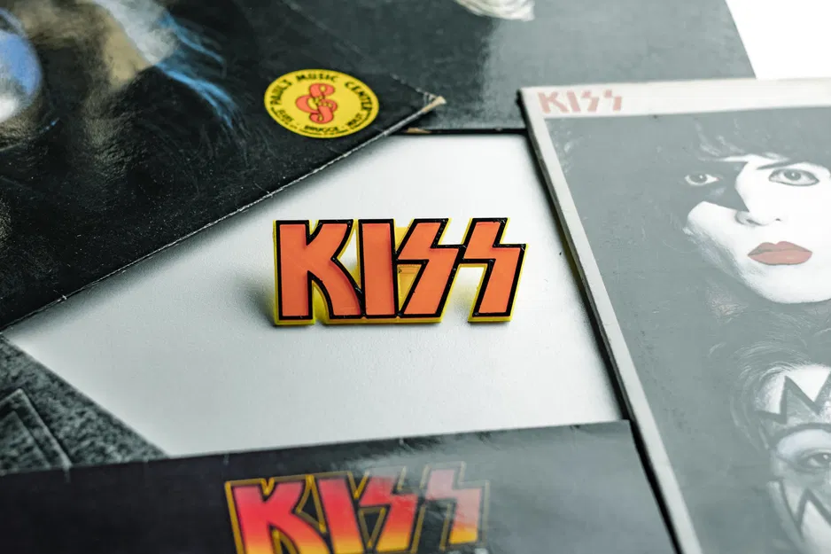 Biểu tượng kiss đa màu sắc kích thước 10cm - Image 1