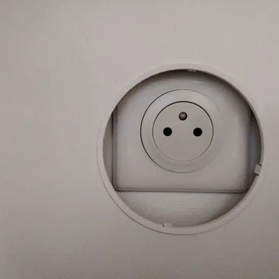 Lỗ cắm điện cho đồ nội thất Ikea