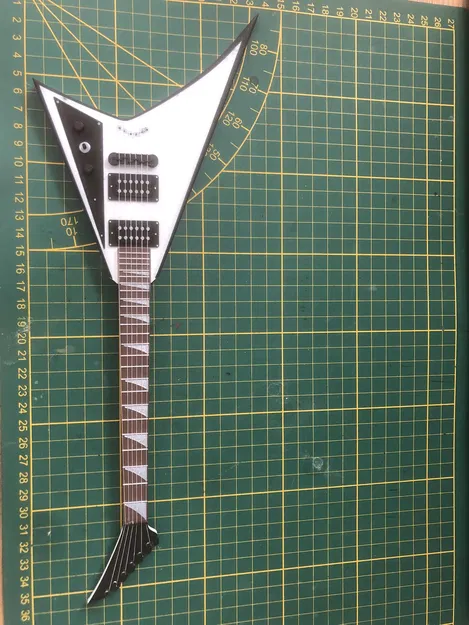 Guitar mini Jackson RR màu trắng và đen dài 35cm - Image 1