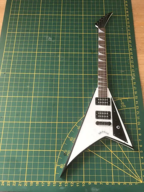 Guitar mini Jackson RR màu trắng và đen dài 35cm - Image 6