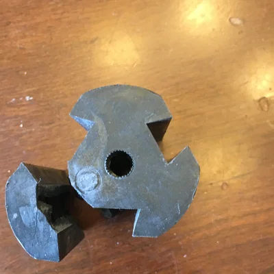 Giá đỡ chân và thân cho người mẫu may Hobby Lobby