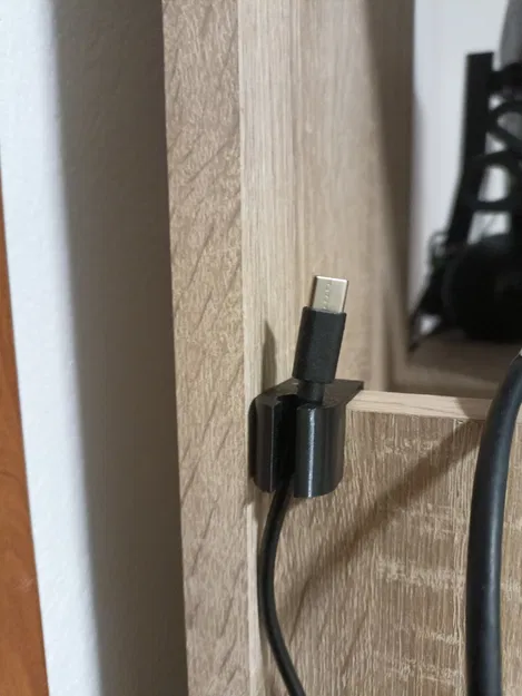 Giá đỡ dây cáp gắn bàn hoặc giường - Image 1