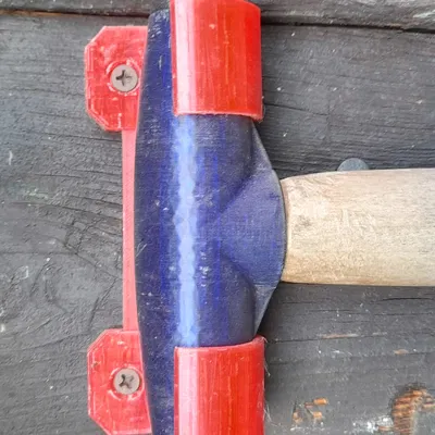 Giá đỡ xẻng với hệ thống treo và gia cố tay cầm