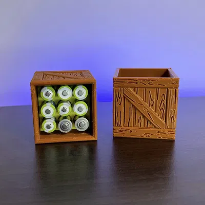 Giá đỡ pin trong thùng gỗ tổ chức đồ vật