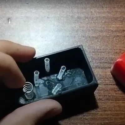 Nút bấm in 3D với thiết kế 2 phần và lò xo