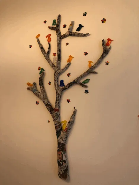 Mô hình cây với những chú chim đầy màu sắc - Image 1