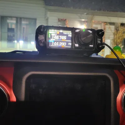 Giá đỡ đầu Yaesu FTM-500 cho Jeep JL hoặc Gladiator