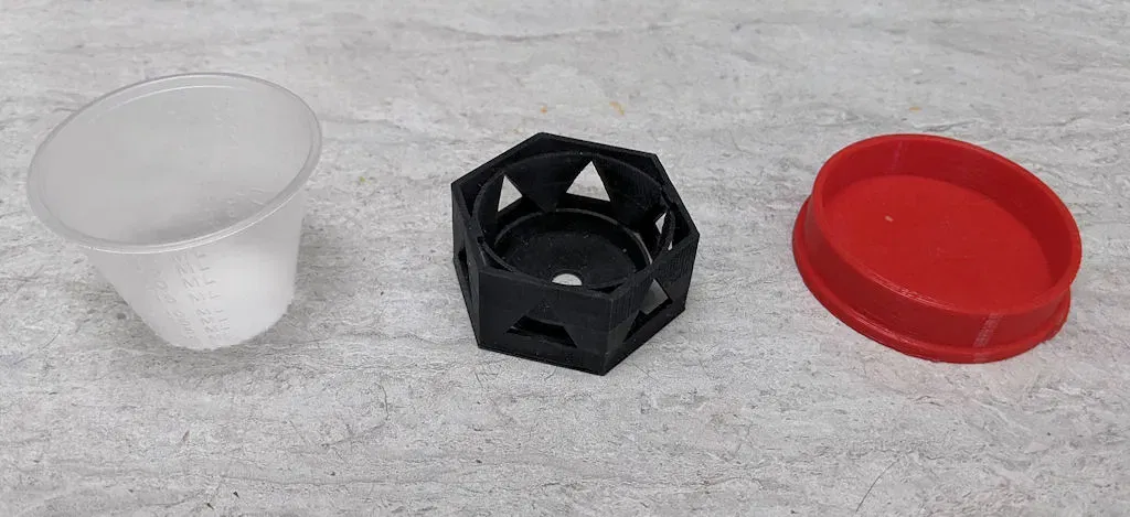 Giá đỡ cốc sơn có nắp cho cốc thuốc 1 ounce - Image 1