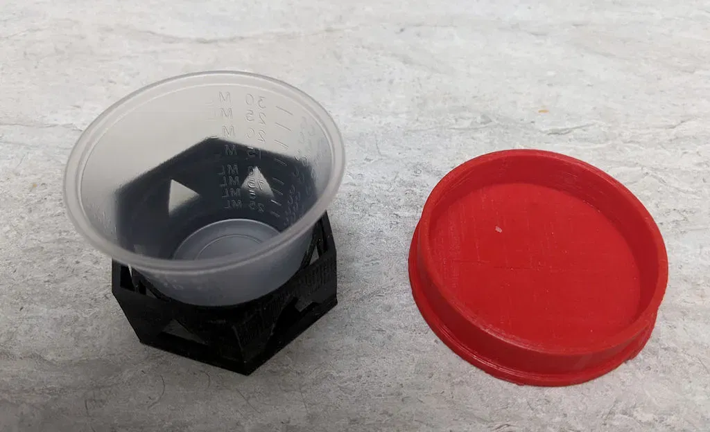 Giá đỡ cốc sơn có nắp cho cốc thuốc 1 ounce - Image 2