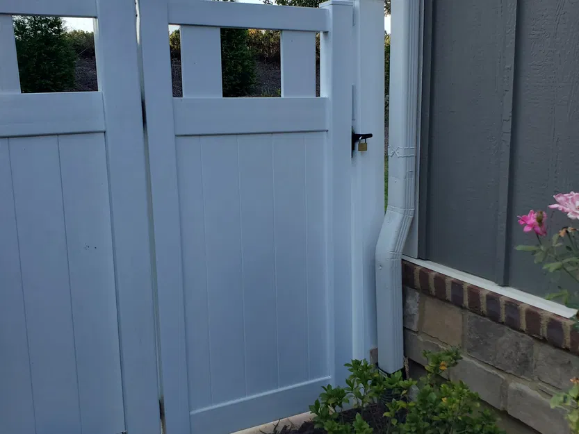 Giá đỡ và nắp cho cột hàng rào vinyl - Image 1