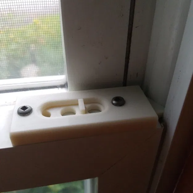 Khóa nghiêng cửa sổ thay thế cho cửa sổ bị hư hại bởi UV - Image 1