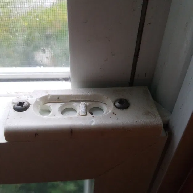 Khóa nghiêng cửa sổ thay thế cho cửa sổ bị hư hại bởi UV - Image 2