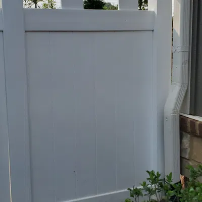 Giá đỡ và nắp cho cột hàng rào vinyl