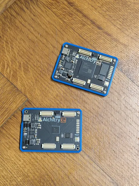 Hộp đựng bo mạch phát triển FPGA Alchitry - Image 1