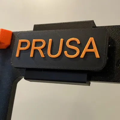 Kẹp khung Prusa với biển hiệu có thể remix
