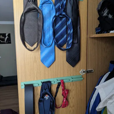 Giá đỡ đơn giản cho 4 cà vạt và thắt lưng