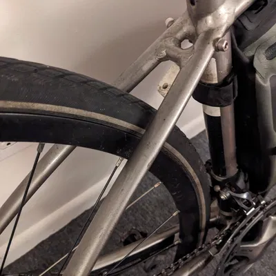 Giá đỡ chắn bùn lắp dưới cho khung xe đạp