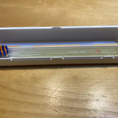 Hộp đựng bàn chải đánh răng Curaprox tiêu chuẩn