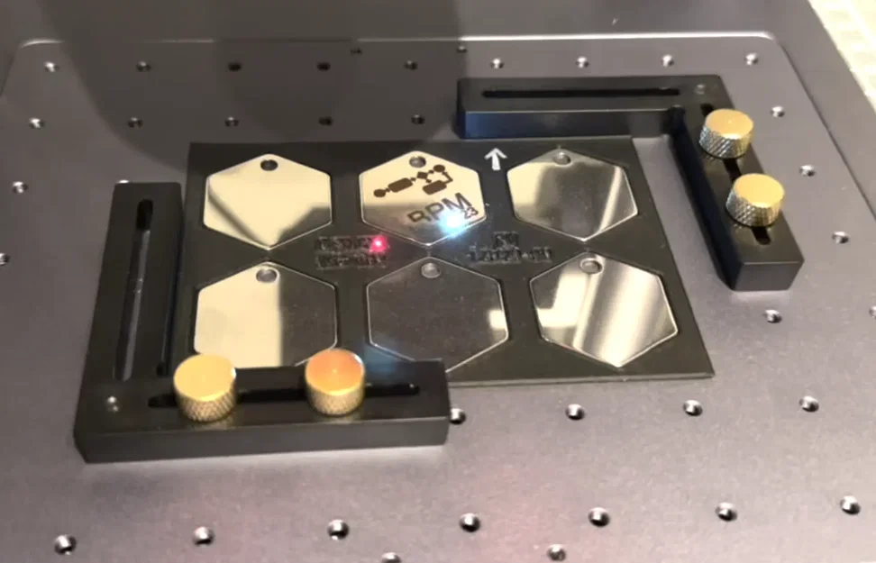 Hỗ trợ định vị laser cho móc khóa hình lục giác - Image 1