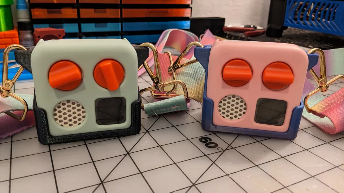 Giá đỡ Yoto cho máy phát nhạc mini với dây đeo - Image 1