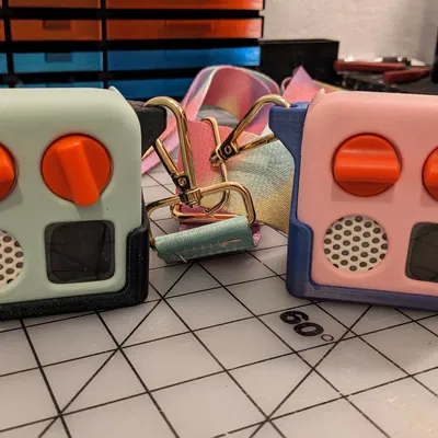 Giá đỡ Yoto cho máy phát nhạc mini với dây đeo