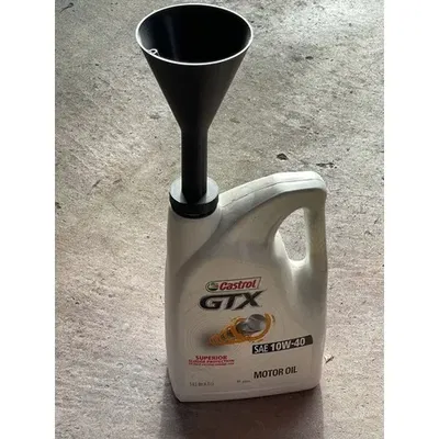 Phễu có lỗ thông khí cho việc đổ dầu nhanh chóng