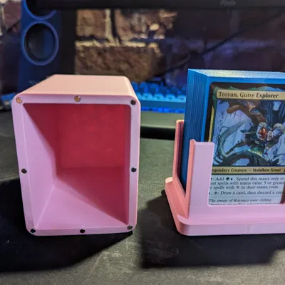 Hộp bài Magic The Gathering với thiết kế tinh tế và từ tính