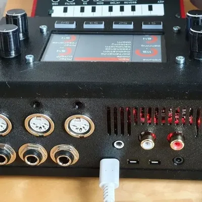Vỏ cho Zynthian Synthesizer V4 với các chi tiết tùy chỉnh