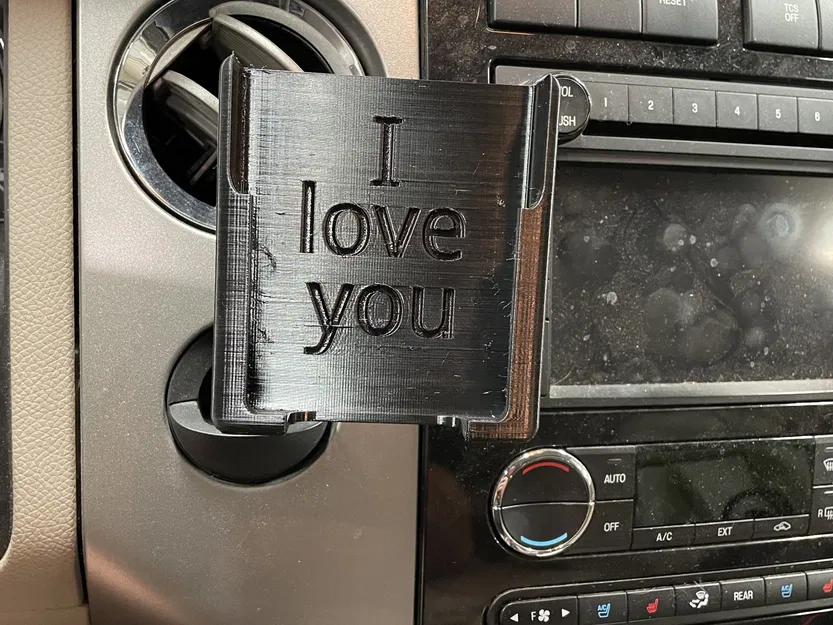 Giá đỡ điện thoại Scosche cho iPhone 13 có ốp bảo vệ - Image 1