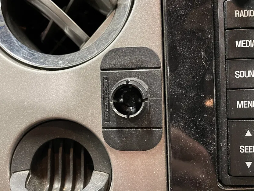 Giá đỡ điện thoại Scosche cho iPhone 13 có ốp bảo vệ - Image 3