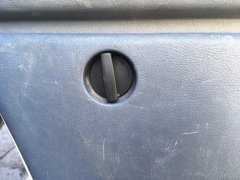 Cái kẹp cửa trước cho Mercedes Sprinter 99 - Image 1