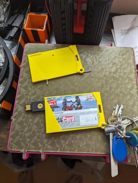 Giá đỡ thẻ cho móc chìa khóa với chỗ để Yubikey - Image 3