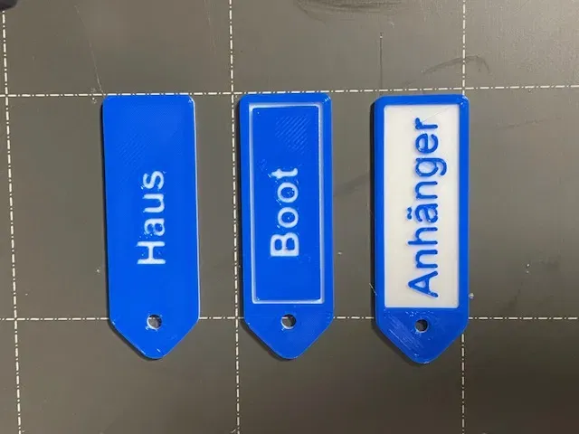 Móc khóa tùy chỉnh hai màu với thiết kế đa dạng - Image 1