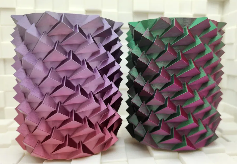 Bình hoa xoắn ốc đuôi rồng - Image 1