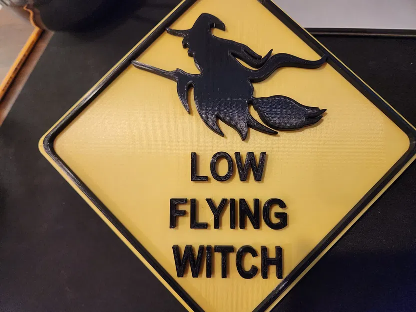 Biển báo phù thủy bay thấp cho trang trí Halloween - Image 1