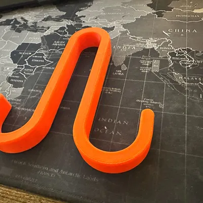 Móc treo đồ trong buồng vệ sinh chắc chắn