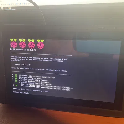 Giá đỡ đơn giản cho màn hình cảm ứng Raspberry Pi 7