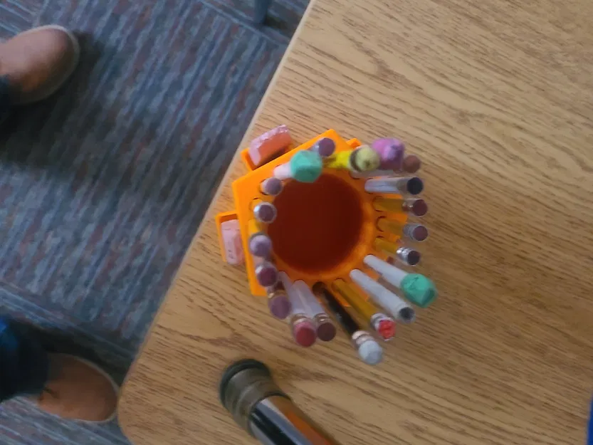 Giá đỡ bút chì và cục tẩy cho nhóm với lỗ xung quanh - Image 3