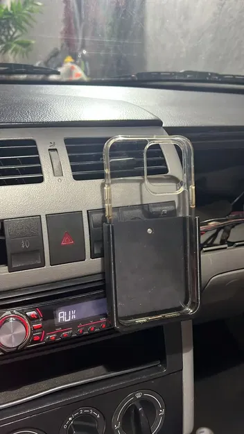 Giá đỡ iPhone 13 Pro Max cho ô tô - Image 1