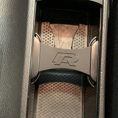 Giá đỡ cốc thay thế cho Volkswagen Golf 6 với logo R