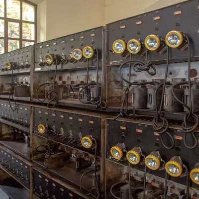 Biển số cho thợ mỏ trong khai thác khoáng sản