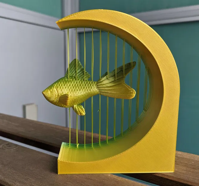 Cá vàng treo lơ lửng trong không gian nghệ thuật - Image 3