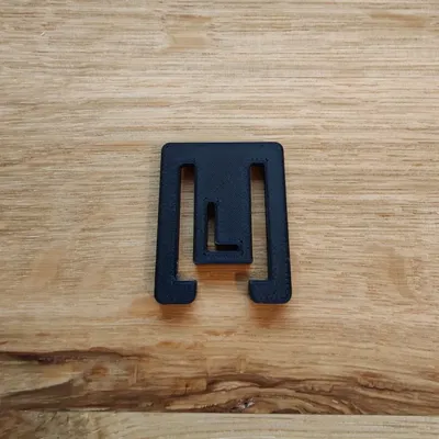 Kẹp khăn tắm với chữ cái đầu tiên