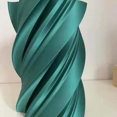 Bình hoa xoắn ốc Tornado cao 260 mm